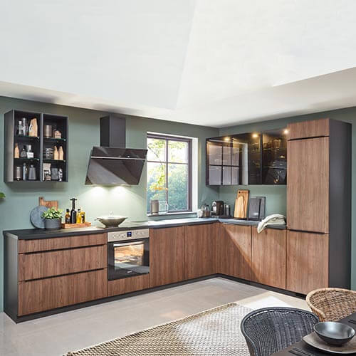 winkelkueche riva nobilia fronten in nussbaum nachbildung mit glaswandschränke und elektrogeräte